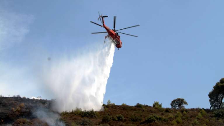Φωτιά στη Νάξο: Επί ποδός επίγειες και εναέριες δυνάμεις για την κατάσβεση