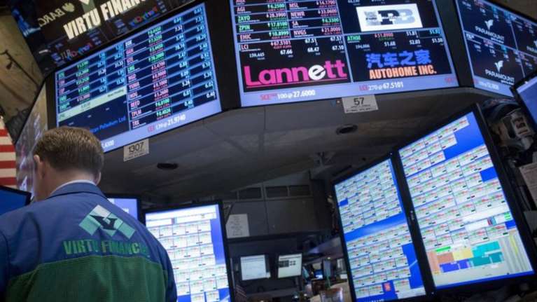 Μεγάλες απώλειες στη Wall Street λόγω της μετάλλαξης Δέλτα - Βουτιά άνω των 700 μονάδων ο Dow Jones