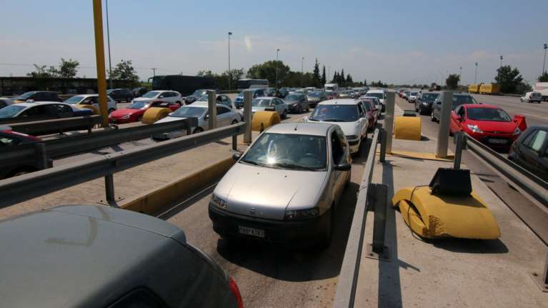 &quot;Λαβράκι&quot; έβγαλε το μπλόκο της Τροχαίας στα Μάλγαρα - Συνέλαβαν 3 Σύριους για παράνομη μεταφοράς μεταναστών