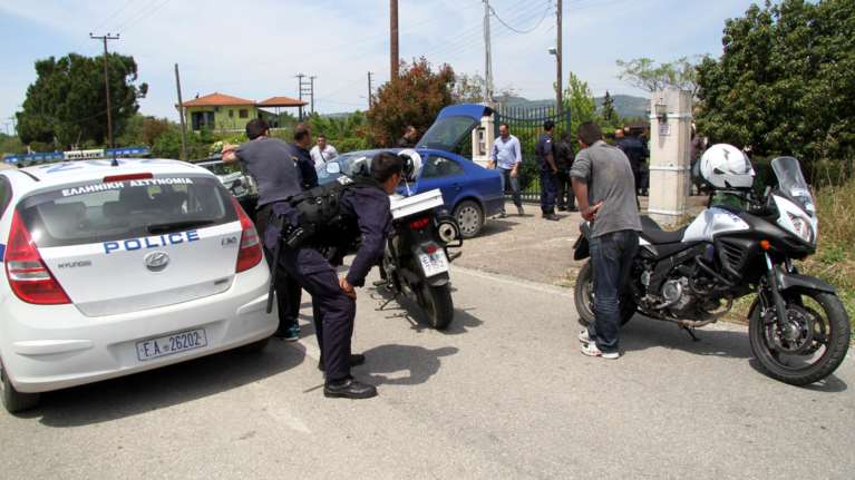 Μεγάλη αστυνομική επιχείρηση στη Δυτική Αττική: Έκλεβαν σπίτια με ηλικιωμένους προσποιούμενοι τεχνικούς ΔΕΗ ή ασανσέρ