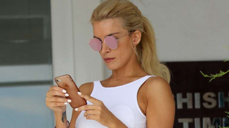 Κατερίνα Καινούργιου: Κάνει "βόλτες" στις Κυκλάδες, παρέα με τις φίλες της