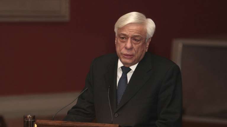 Εξιτήριο για τον Προκόπη Παυλόπουλο: Θετική στον κορονοϊό και η σύζυγός του