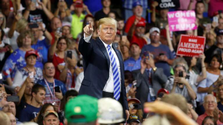 ΗΠΑ: Προεκλογική συγκέντρωση παρά τον κορονοϊό ετοιμάζει ο Τραμπ - Σήμερα υποβάλλεται σε νέο τεστ