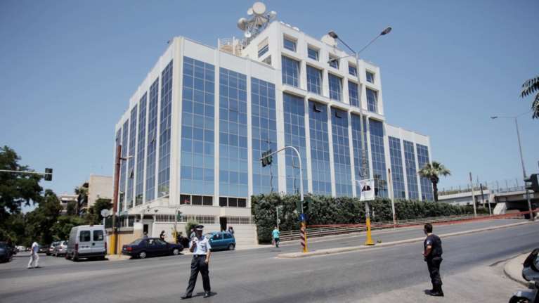 Μολότοφ στον ΣΚΑΪ: Καταδικάζουν τα κόμματα - &quot;Επίθεση κατά της ελευθερίας του λόγου και της δημοκρατίας&quot;