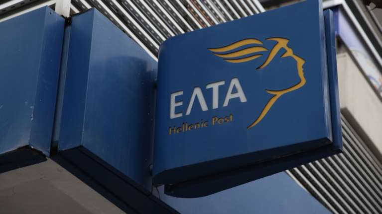 Πάτρα: Στα χέρια της ΕΛΑΣ διανομέας των ΕΛΤΑ - Ομολόγησε &#39;&#39;μαϊμού&#39;&#39; ληστεία 20.000 ευρώ σε βάρος του