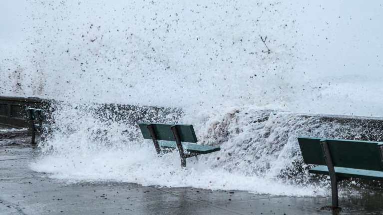 Δεμένα τα πλοία σε Πειραιά-Ραφήνα-Λαύριο και Κρήτη: Άνεμοι έως 9 Μποφόρ - Πότε θα αναχωρήσουν ξανά