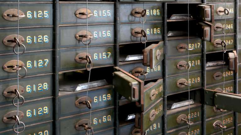 Ρήμαζαν τις θυρίδες - Στο εδώλιο άλλοι τέσσερις τραπεζικοί υπάλληλοι