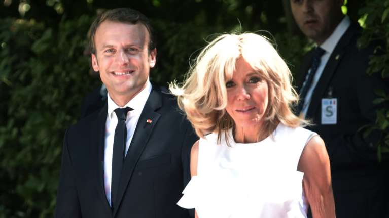 Θετική στον κορονοϊό η Μπριζίτ Μακρόν - Τι λένε τα γαλλικά μέσα