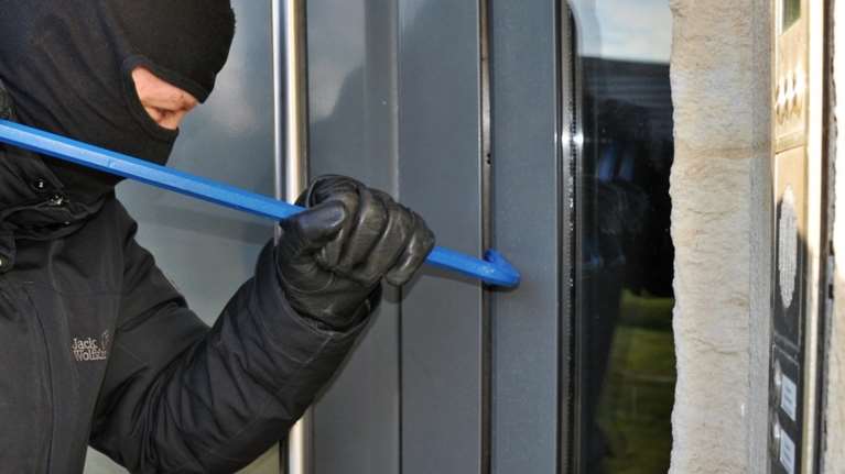 Alert στον Βόλο: Εκλεψαν κεταμίνη και ηρεμιστικά φάρμακα από κτηνιατρεία- Υπάρχει κίνδυνος