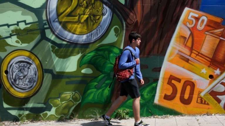 ΕΛΣΤΑΤ: Τα νοικοκυριά έκοψαν 3 δισ. ευρώ από τις αγορές τους το δ' τρίμηνο 2020