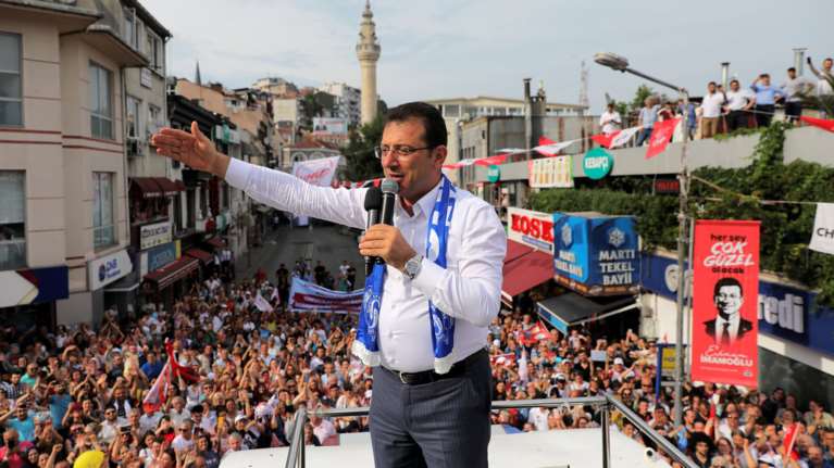 Εκρέμ Ιμάμογλου: Στην Αθήνα για συναντήσεις με Μητσοτάκη και Μπακογιάννη ο δήμαρχος της Κωνσταντινούπολης