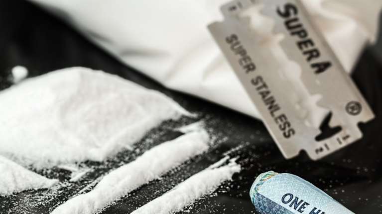 Νεαρό ζευγάρι είχε "στήσει" εργαστήριο επεξεργασίας ναρκωτικών σε χωριό της Ζακύνθου