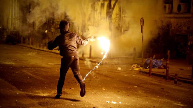 Επίθεση με μολότοφ σε λύκειο στο Μοσχάτο - Συνελήφθησαν οκτώ ανήλικοι και οι γονείς τους