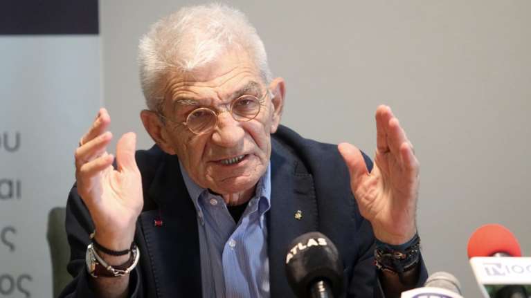 Ο Γιάννης Μπουτάρης έβγαλε την αυτοβιογραφία του: Ο αλκοολισμός, η οικογένεια και η σχέση με την πολιτική