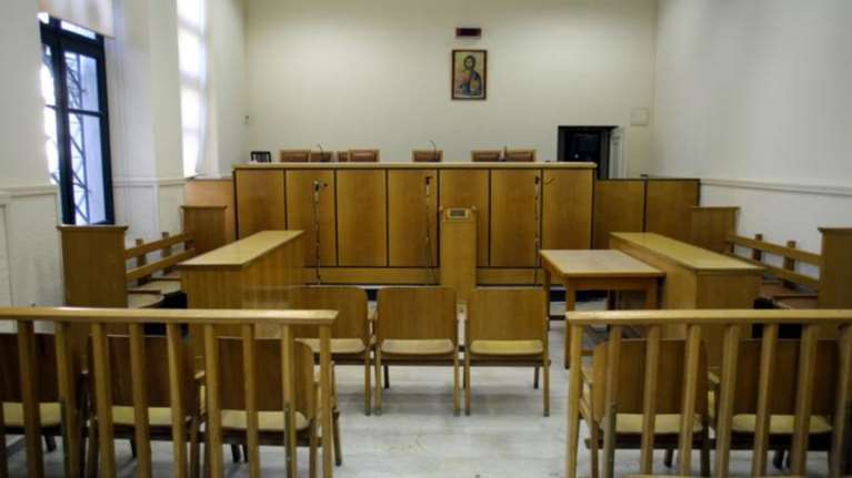 Γλυφάδα: Στον ανακριτή ανηλίκων οδηγούνται ο 12χρονος και ο 14χρονος που λήστεψαν συνομήλικό τους