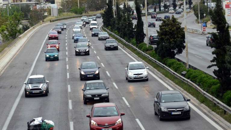 Ανατροπή νταλίκας στην Ε.Ο. Αθηνών - Λαμίας: Αποκαταστάθηκε η κυκλοφορία