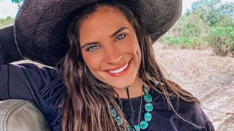 Χριστίνα Μπόμπα: Ποζάρει με μπικίνι και δείχνει το &quot;καινούργιο της σώμα&quot; μετά την εγκυμοσύνη