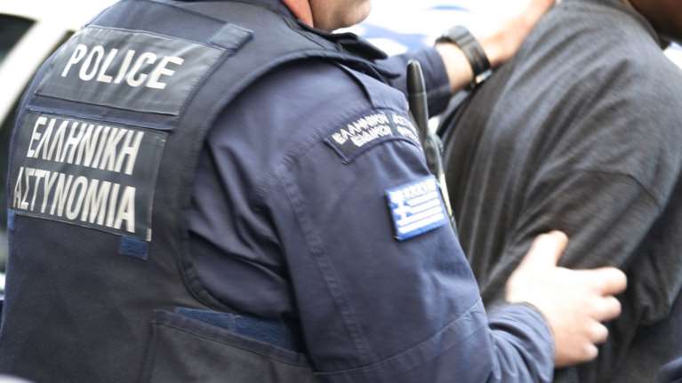 Βόλος: Στη φυλακή 46χρονος νταής που ήθελε να κάψει τα πεθερικά του και απειλούσε την εισαγγελέα