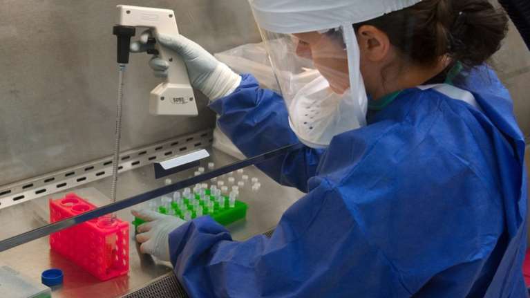 Νέα μελέτη: Ο COVID-19 και η γρίπη μπορεί να &quot;ξυπνούν&quot; καρκινικά κύτταρα