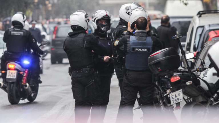 Πώς συνδέονται τα εκρηκτικά στην Ευελπίδων με τον &quot;τοξοβόλο&quot; Μιχαηλίδη: &quot;Οι μπαχαλάκηδες θέλουν να γίνουν τρομοκράτες&quot;