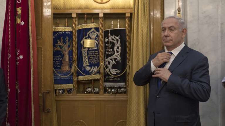 Περιπέτεια για τον Νετανιάχου: Έπαθε τροφική δηλητηρίαση και θα μείνει στο σπίτι - Τα προβλήματα υγείας που τον ταλαιπωρούν