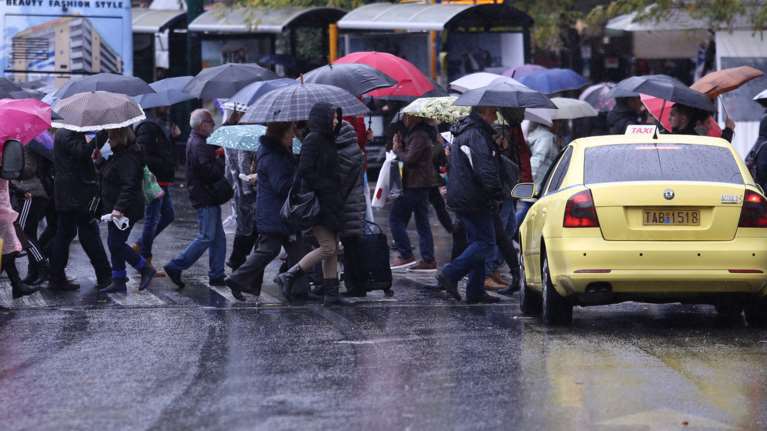 Κίνηση στους δρόμους: Κυκλοφοριακό κομφούζιο στη λεωφόρο Βουλιαγμένης - Δυσκολίες και στον Κηφισό