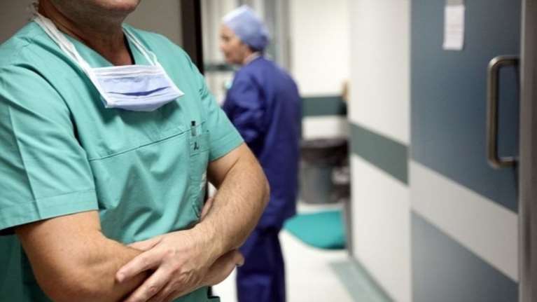 Σέρρες: Παρίστανε τον γιατρό και εξαπάτησε δυο ηλικιωμένους για να παίξει τυχερά παιχνίδια