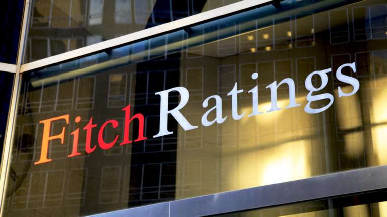 Fitch: Σταθερή η πιστοληπτική αξιολόγηση της Ελλάδας - Ανεβάζει στο 4,3 την ανάπτυξη για το 2021