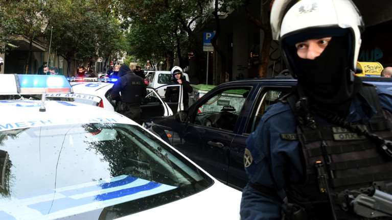 Θεσσαλονίκη: Κρατούσαν οκτώ μετανάστες ομήρους σε ισόγειο διαμέρισμα - Συνελήφθησαν τρεις διακινητές