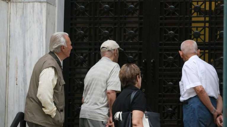 Πώς θα εκδίδονται οι συντάξεις fast track και οι &quot;συντάξεις εμπιστοσύνης&quot; - Η τροπολογία του Υπουργείου Εργασίας