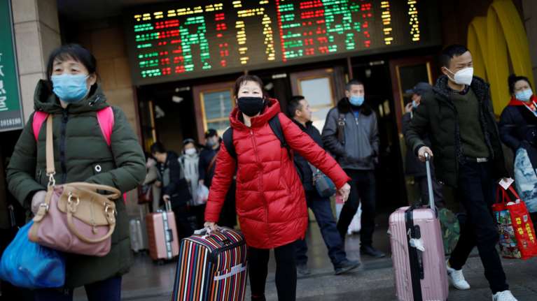 Μετάλλαξη Όμικρον: Σε καραντίνα χιλιάδες πιλότοι και εργαζόμενοι σε αεροπορικές - Ακυρώθηκαν 3.000 πτήσεις