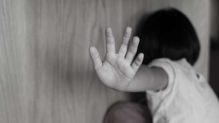 Κακοποίηση 8χρονης στη Ρόδο: Συνταρακτική ζωγραφιά της μικρής - Προσπαθούσε να πει τι βίωνε [Βίντεο]