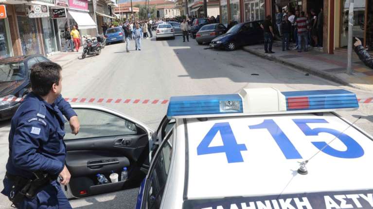 Χαϊδάρι: Υποδύονταν τους αστυνομικούς και έκλεβαν - Βρήκαν στολές αστυνομικών και φάρο περιπολικού μέσα στο φορτηγό