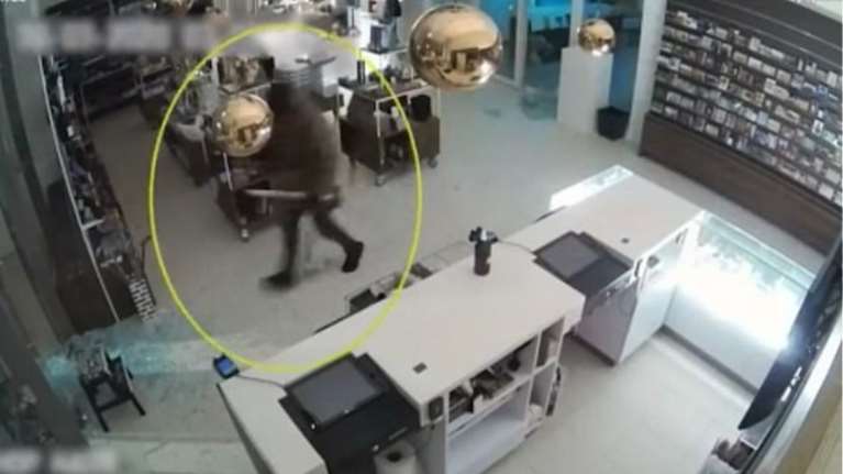 Η στιγμή της κλοπής πίνακα του Βαν Γκογκ από μουσείο στο Άμστερνταμ [βίντεο]