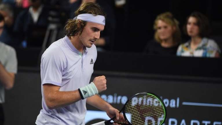 Πρόκριση στα ημιτελικά για τον Τσιτσιπά