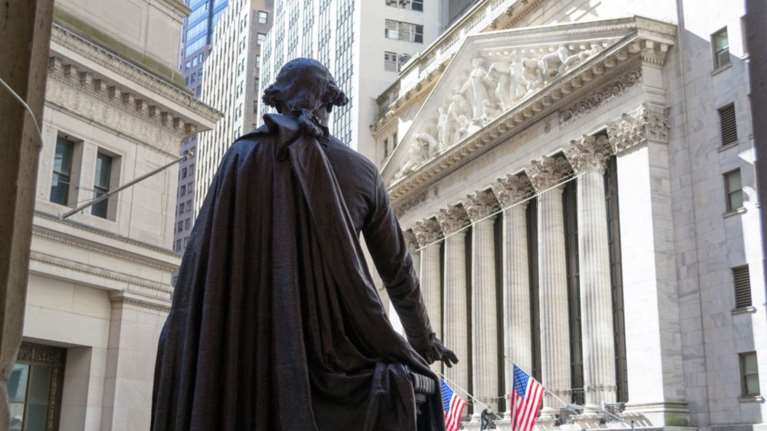 ΗΠΑ: Αύξηση στους θανάτους από κορονοϊό, πτώση στη Wall Street