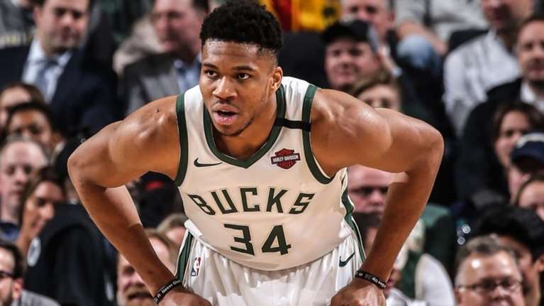 Απίστευτο θράσος! Ελληνας έβρισε τον Γιάννη και τον Θανάση Αντετοκούνμπο στο LA {Βίντεο}