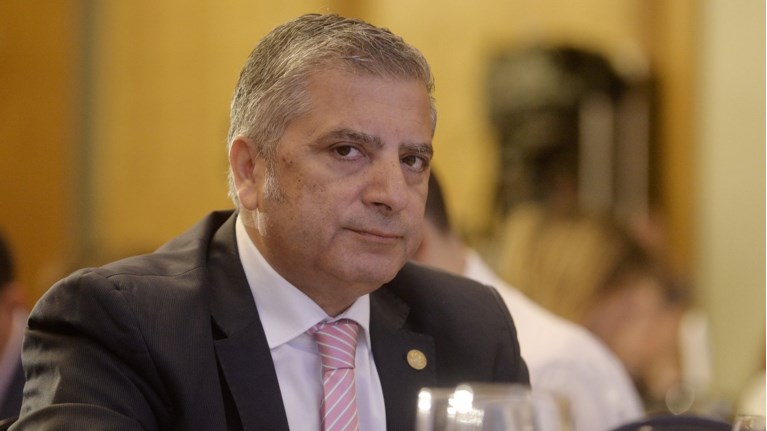 Κόντρα Πατούλη - υπαλλήλων της Περιφέρειας με το «καλημέρα»