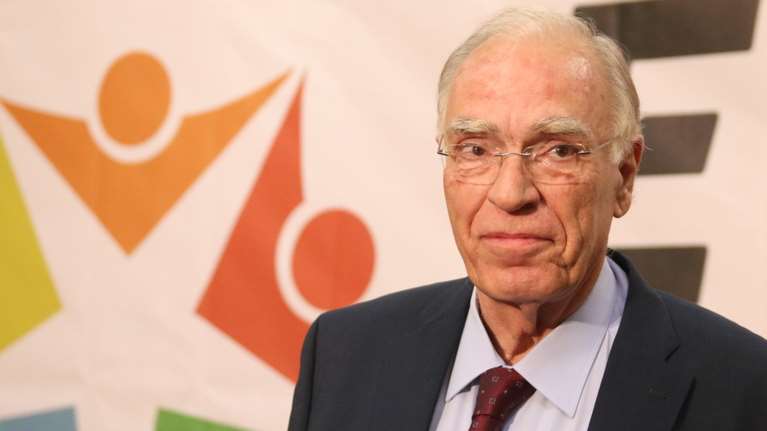 Διασωληνώθηκε ο Βασίλης Λεβέντης: Σε κρίσιμη κατάσταση με κορονοϊό στον Ευαγγελισμό