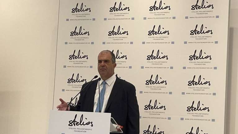 Πώς ο sir Στέλιος Χατζηιωάννου δίνει πνοή στο ιστορικό κέντρο Ζυγός στην Πλάκα