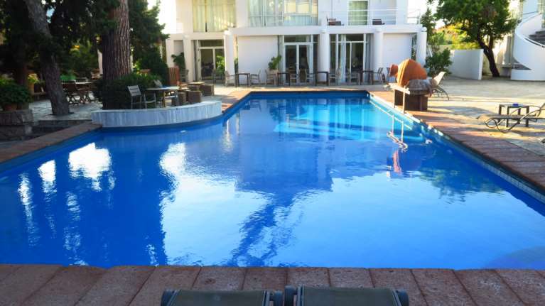 Με γεμάτο στομάχι η μοιραία βουτιά του 15χρονου στην Αίγινα - Πνίγηκε στην πισίνα