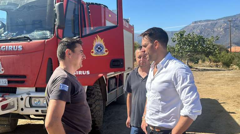 Αυτοψία Κασσελάκη στις περιοχές του Ξυλόκαστρου που επλήγησαν από την πυρκαγιά