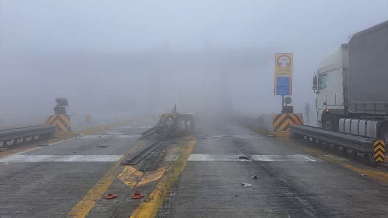 Βίντεο ντοκουμέντο: Σκηνές πανικού αμέσως μετά το τροχαίο δυστύχημα στην Εγνατία Οδό - &quot;Τρέχα θα πάρει φωτιά&quot;