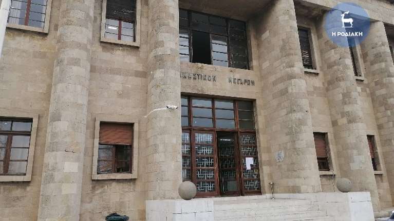 Ρόδος: Αγωγή από 24χρονη κατά τριών νεαρών για revenge porn - Διακινούσαν γυμνή φωτογραφία της