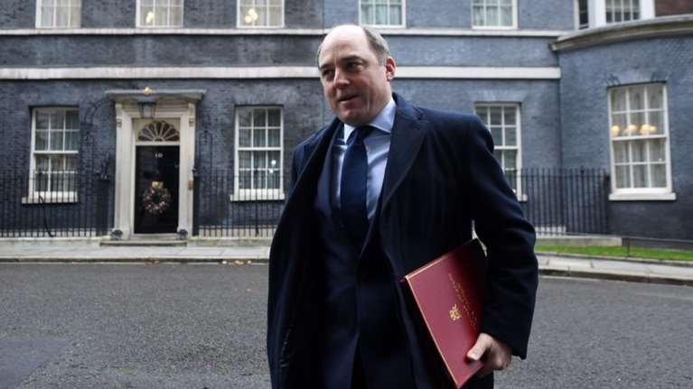 Βρετανός υπουργός Άμυνας: Οι Ρώσοι στρατιωτικοί διοικητές πρέπει να διωχθούν για τα εγκλήματα τους στην Ουκρανία