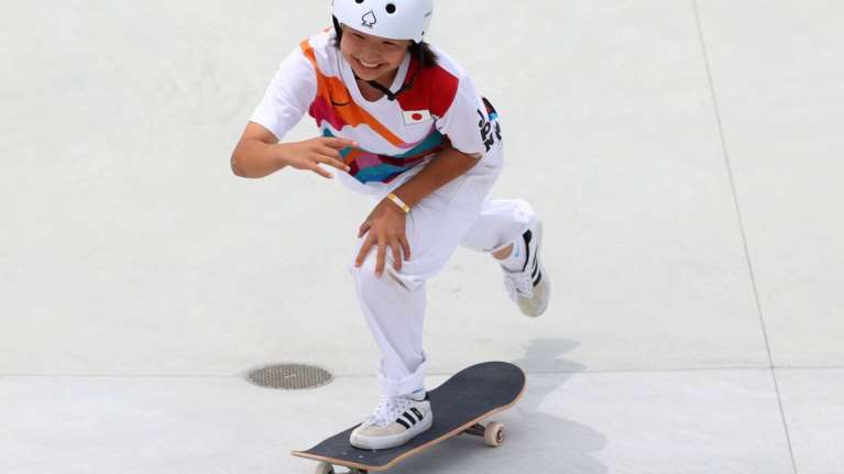 Ολυμπιακοί Aγώνες Τόκιο: Μόλις 13 ετών η χρυσή Ολυμπιονίκης στο σκέιτμπορντ