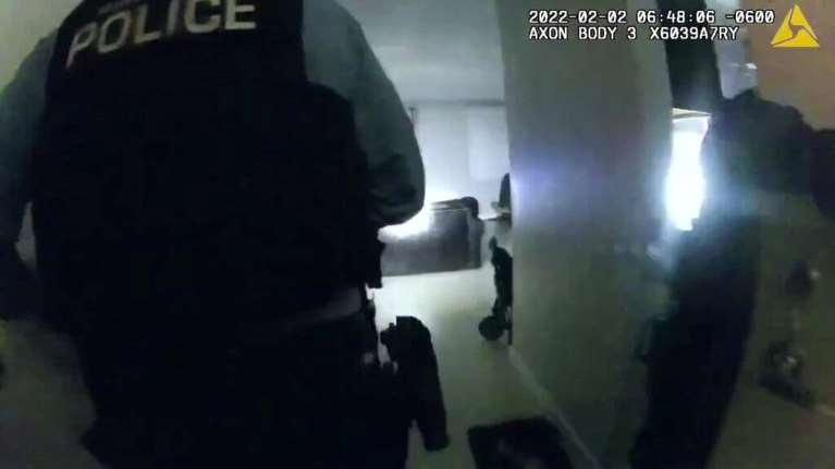 Μινεάπολη: Αστυνομικοί σκότωσαν 22χρονο Αφροαμερικανό μέσα στο σπίτι του - Συγκλονιστικό βίντεο