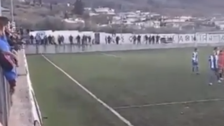 Απίστευτο σκηνικό στην Κόρινθο: Έβγαλε... καραμπίνα σε ερασιτεχνικό αγώνα ποδοσφαίρου [βίντεο]