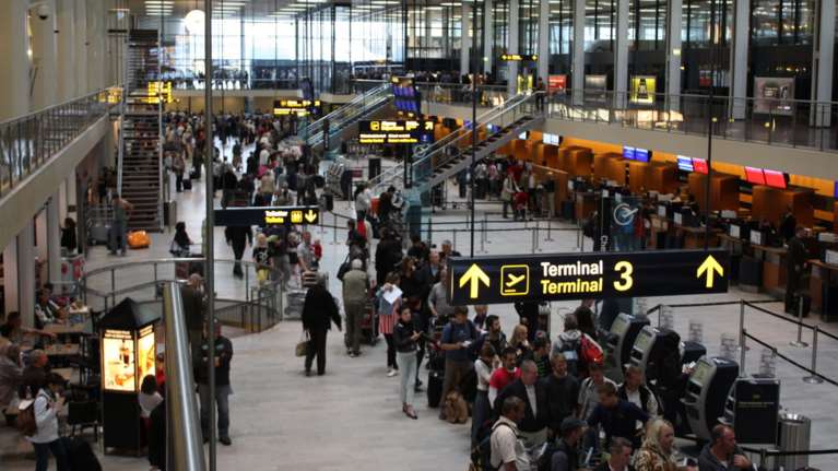 Συναγερμός στη Δανία: Πάνω από 1.000 κρούσματα της μετάλλαξης Όμικρον μόλις σε μία μέρα