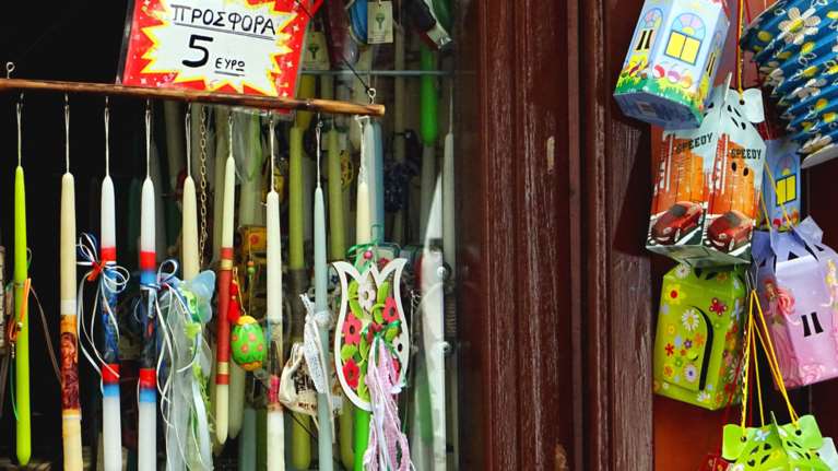 Σε πασχαλινούς ρυθμούς η αγορά – Σε ισχύ το εορταστικό ωράριο λειτουργίας των καταστημάτων